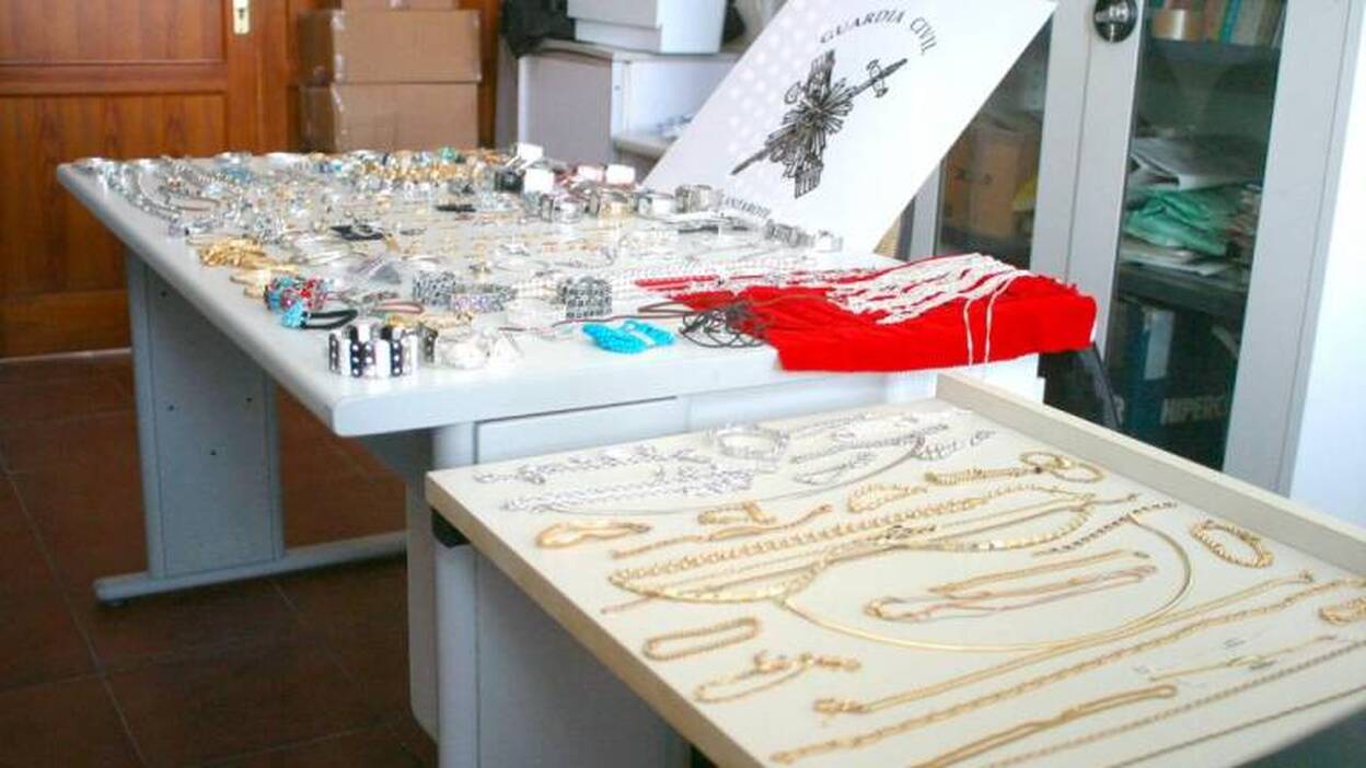 Exponen más de 2.200 joyas robadas para que las reconozcan sus dueños