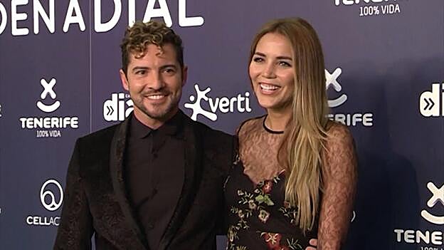Bisbal y Rosanna dan la bienvenida a su hijo