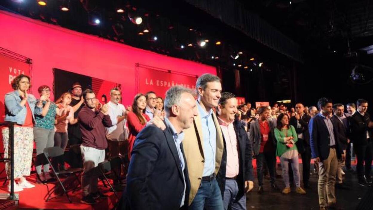 Pedro Sánchez promete un consejo de ministros y visitar todas las islas si gana