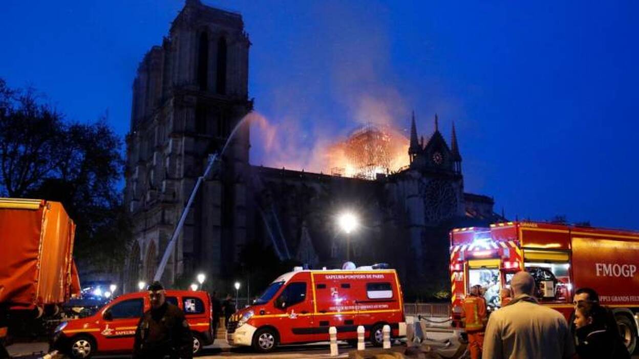 El incendio de Notre Dame, en imágenes
