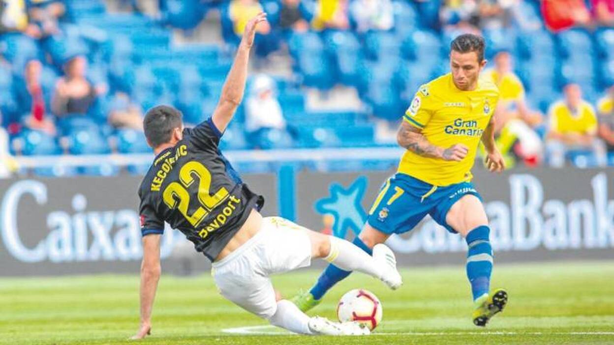 La UD y Mel se quedan en cueros