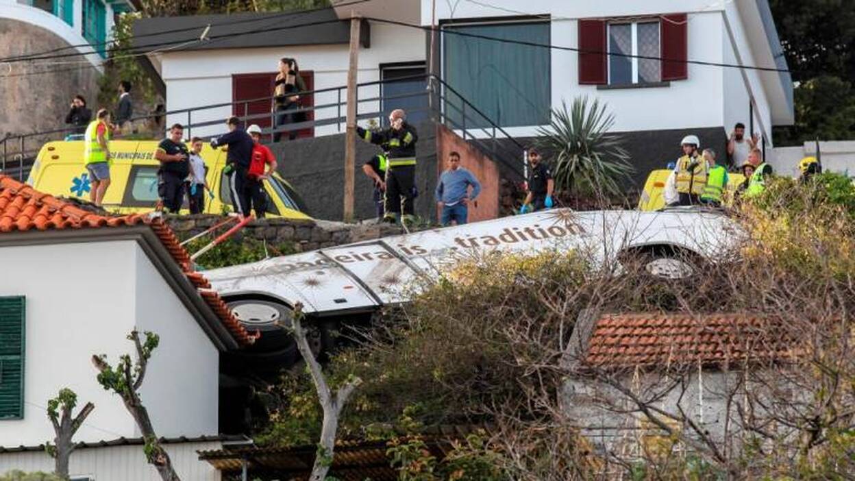 Mueren al menos 28 turistas en Madeira tras un accidente