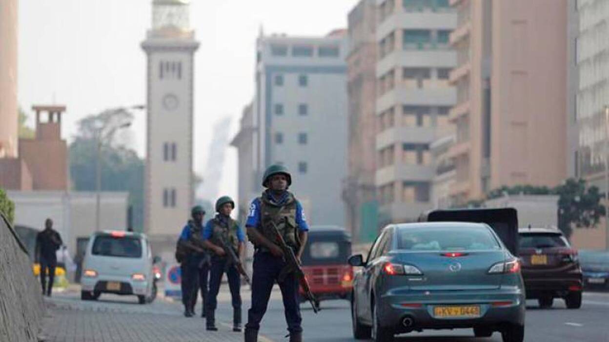 La Policía de Sri Lanka detiene a tres personas con armas en Colombo