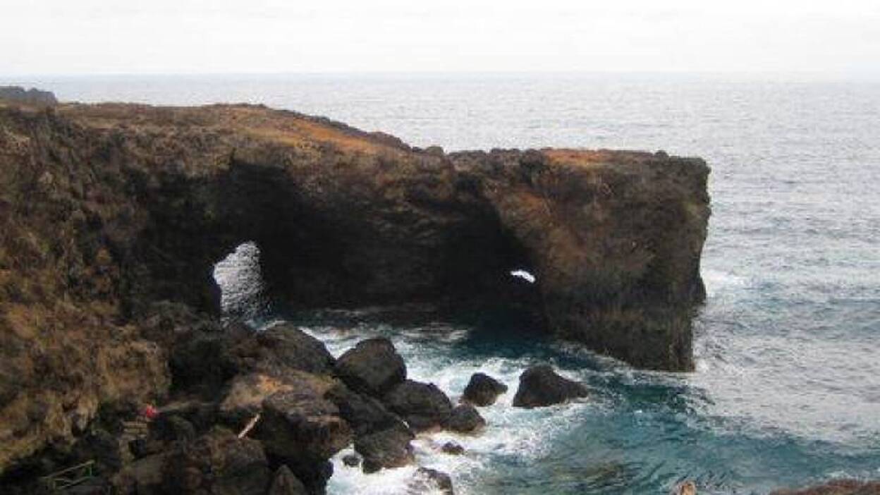 Grave tras ser rescatado en la playa de Tinoca