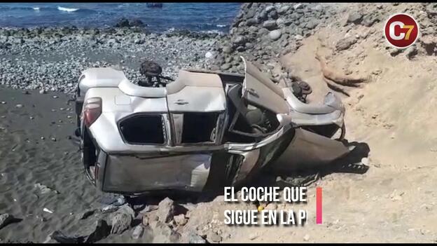 Roban de una nave la zódiac que arribó a la playa de Bocabarranco