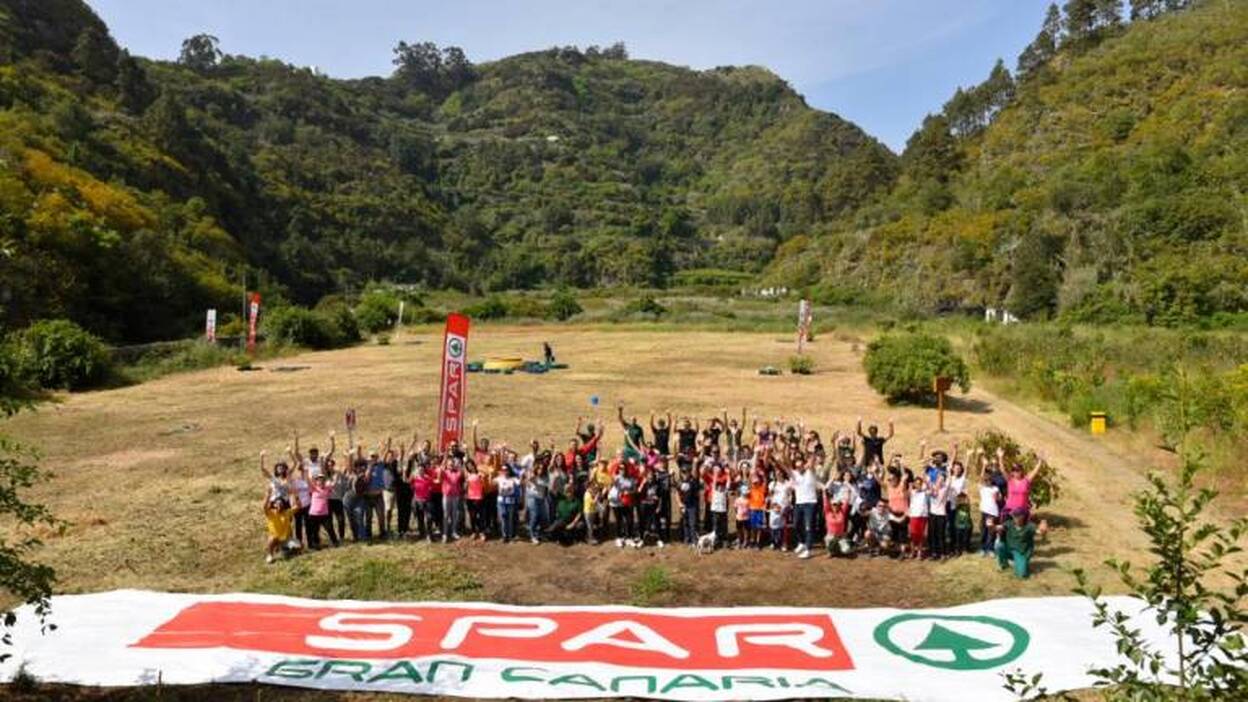 Spar y Foresta plantan en el barranco de la Virgen