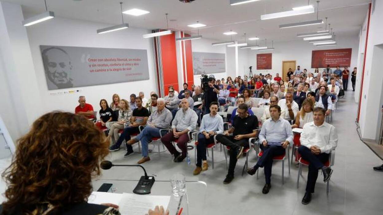 Los empresarios se ofrecen a los políticos para recuperar Arrecife