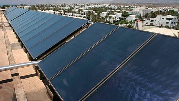 En las islas se le puede sacar un gran rendimiento a la utilización de paneles solares para producir energía en los recintos hoteleros. /  C7