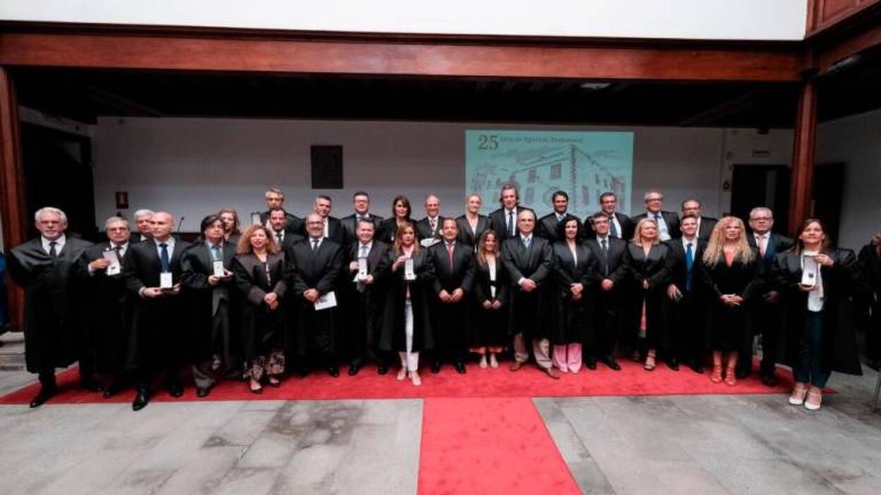 Jura de abogados y medallas para los 25 años de ejercicio profesional