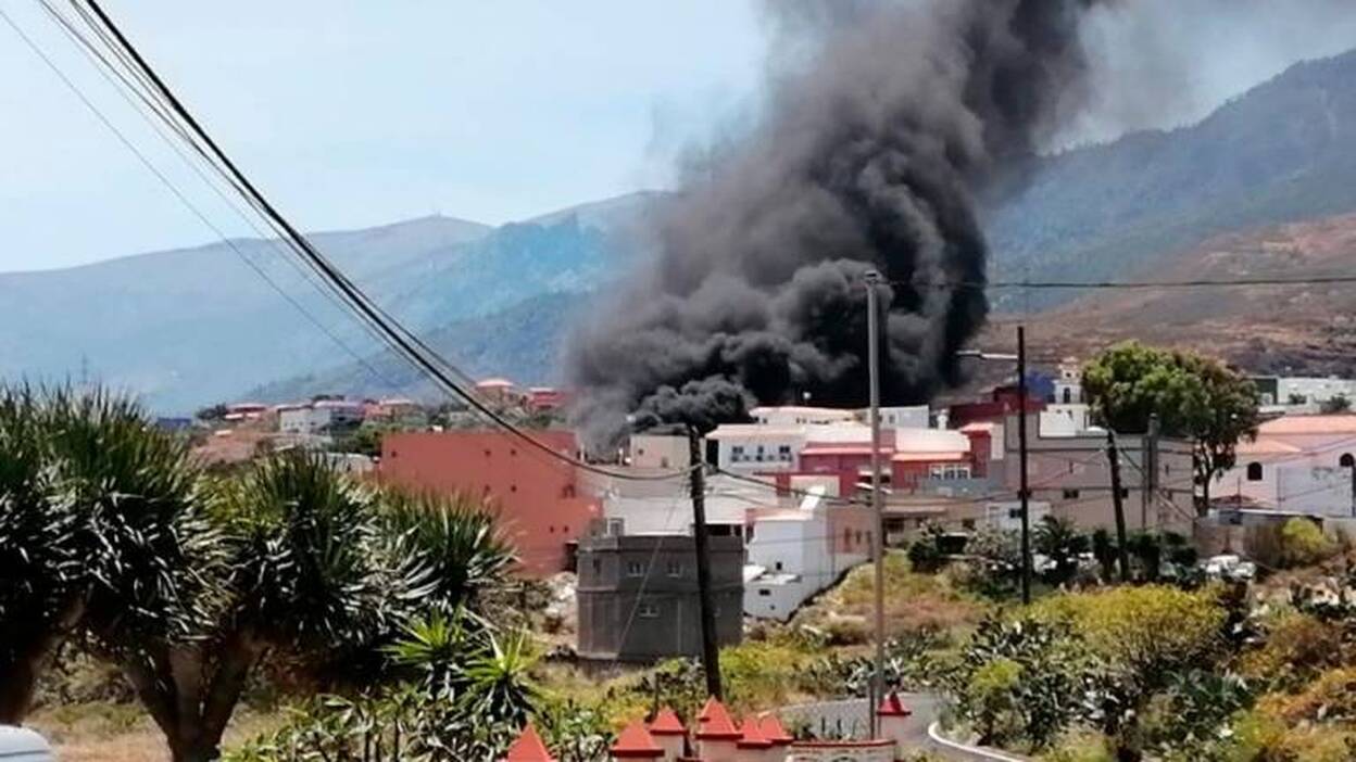 Extinguido el fuego en un solar de Santa Cruz de Tenerife