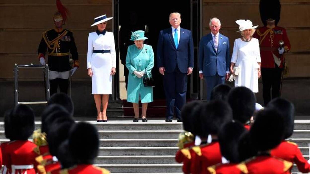 Isabel II recibe a Trump en el palacio de Buckingham