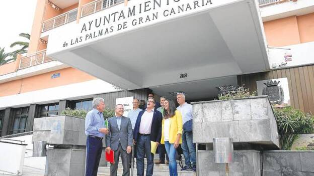El PSC asume tres superconcejalías y Nueva Canarias logra Igualdad