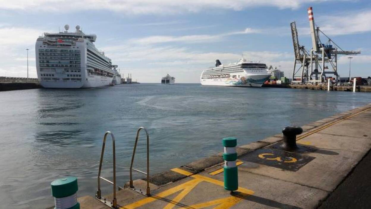La Cámara pide fijar un tope de dos cruceros al día en Arrecife