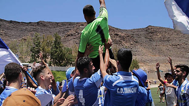 Los aficionados del Tahíche vivieron un domingo de emociones y celebraron con sus jugadores este nuevo éxito del equipo de Lanzarote