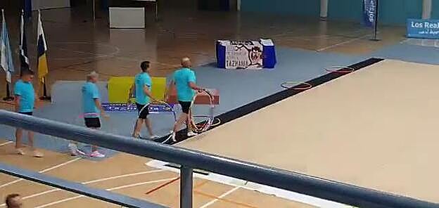 El vídeo de los padres gimnastas que ha dado la vuelta al mundo