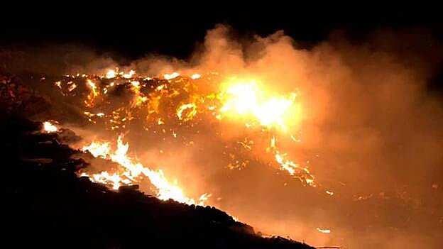 Incendio en un vertedero ilegal de Agüimes