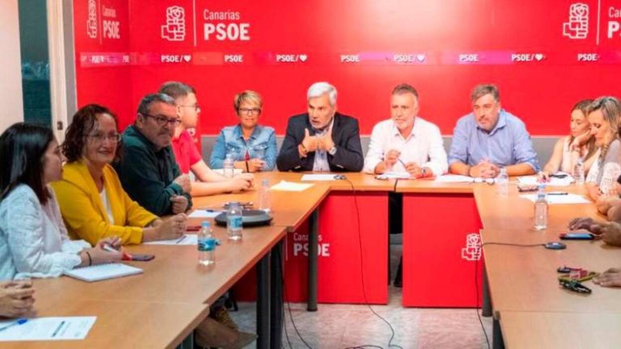 La dirección del PSOE aprueba el pacto por unanimidad