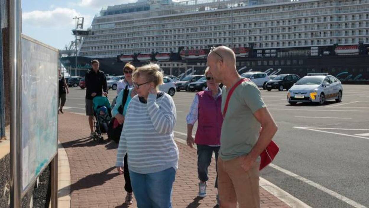 Los cruceros hacia Canarias registran una caída de pasajeros del 14,7% en el primer trimestre