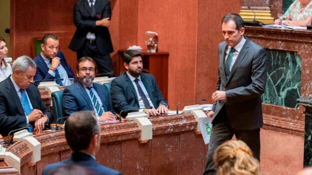 La rocambolesca negociación de Murcia con Vox complica los pactos autonómicos