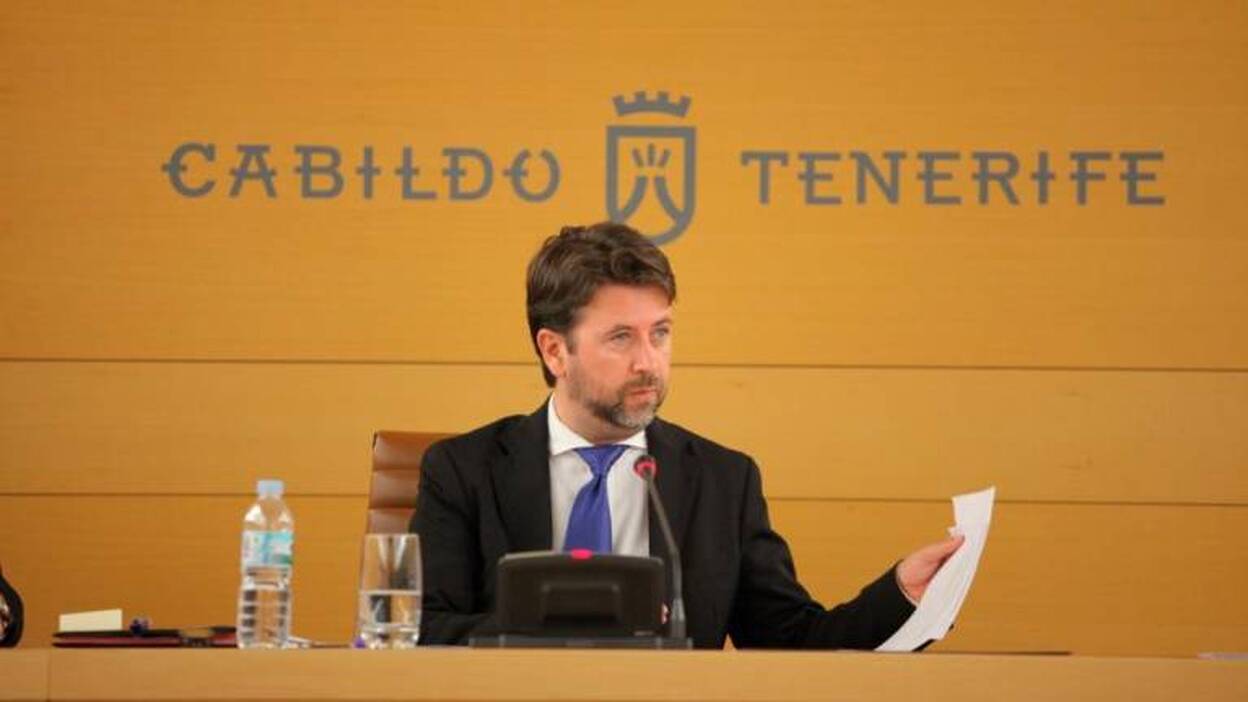 CC y PP firman un acuerdo de gobierno en el Cabildo de Tenerife
