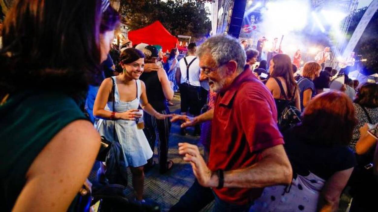La música y la cultura ‘vintage’ se adueñan del parque de San Telmo
