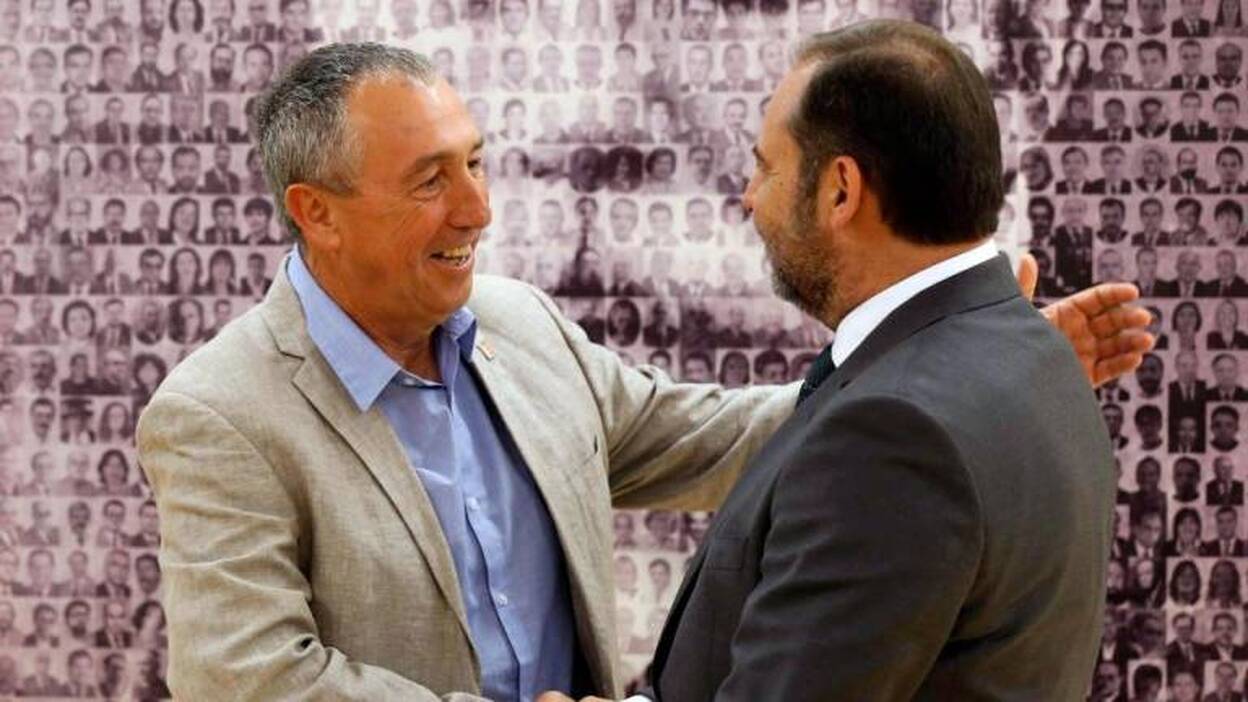 El PSOE explora el apoyo de los grupos minoritarios mientras critica a Iglesias