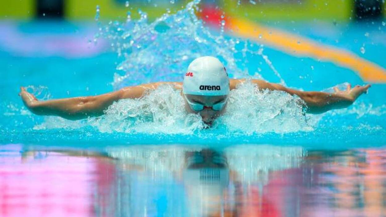 El húngaro Milak (1:50.73) bate el récord mundial de Phelps de 200 mariposa