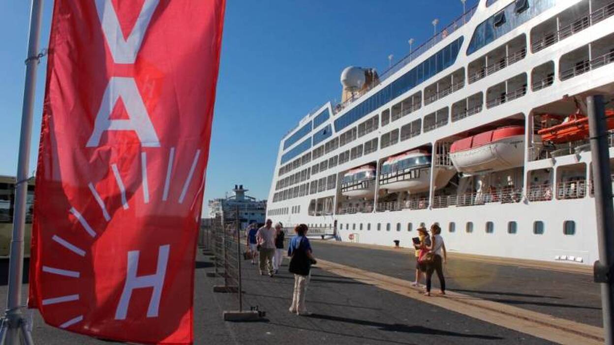 Casi 16.000 pasajeros utilizan rutas Huelva-Canarias en primer semestre 2019