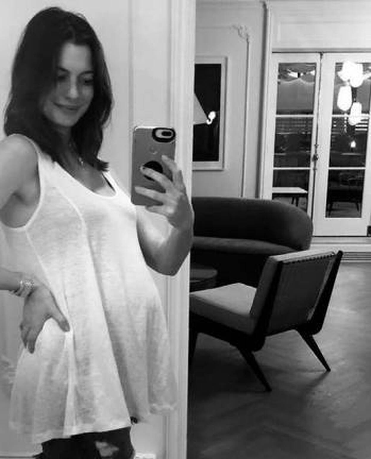 Anne Hathaway, espectacular en su embarazo