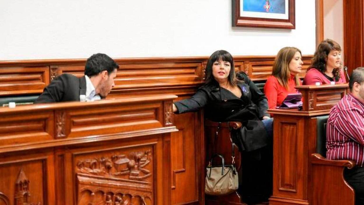 El PSOE denuncia que aún no se haya cesado a la mujer del alcalde de Telde
