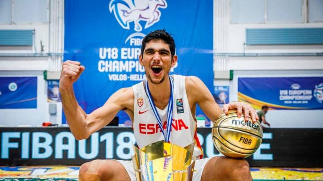 «Con tres años vio canastas y me dijo que quería jugar al baloncesto»