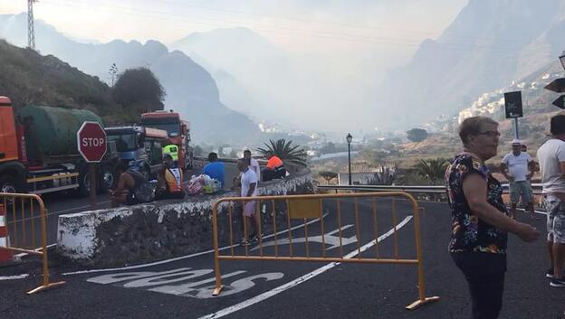 El fuego avanza rápido por Agaete