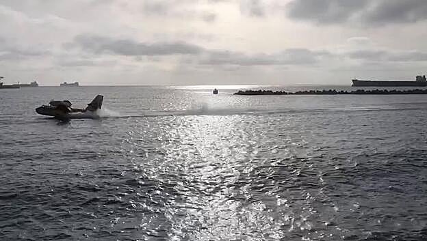 Se incorporan nuevos medios aéreos al incendio