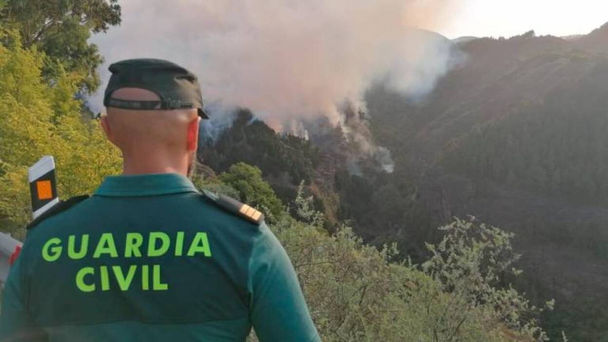 La Guardia Civil trabaja en saber la causa que provocó el gran incendio