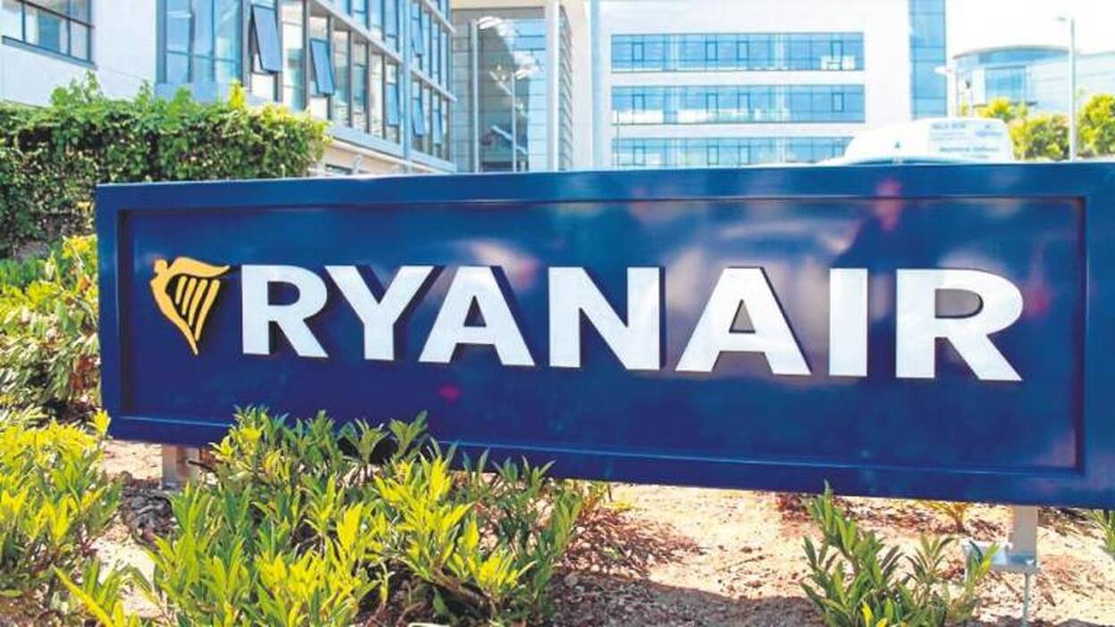 Ryanair retirará en enero 9 aviones de Canarias y eliminará 6.800 plazas diarias