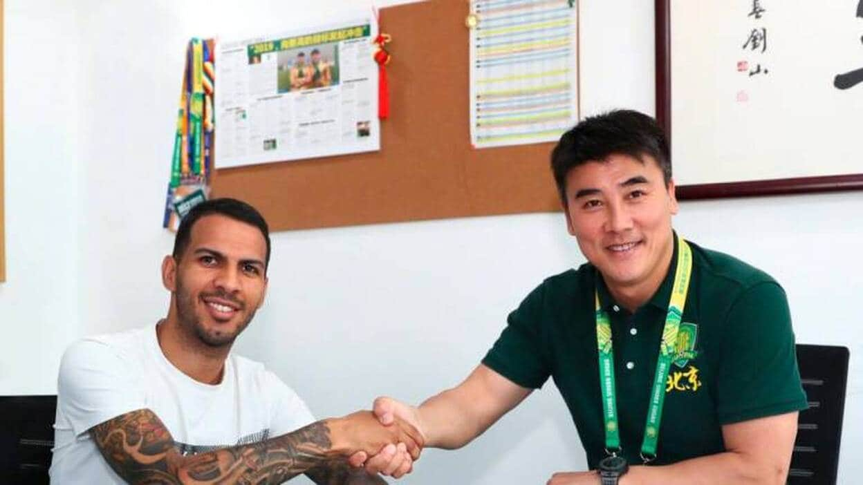 Jonathan Viera renueva con el Beijing antes de regresar cedido a la UD