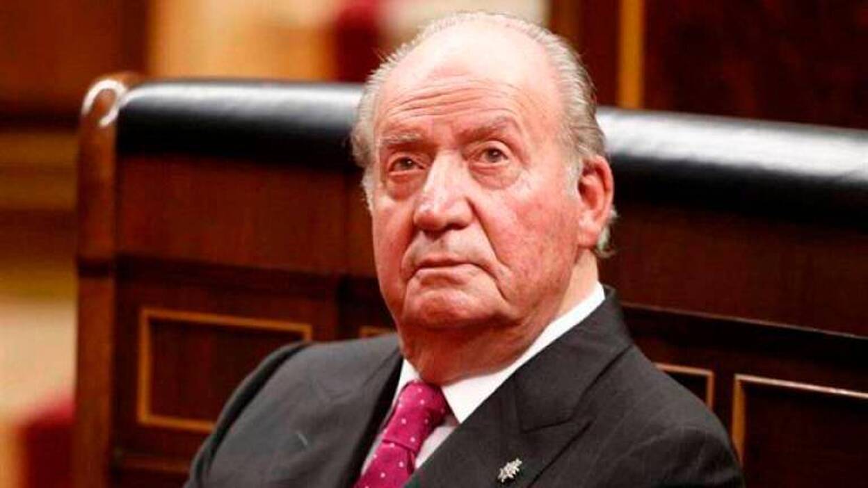 El rey Juan Carlos ya ha pasado a planta y su evolución sigue siendo positiva