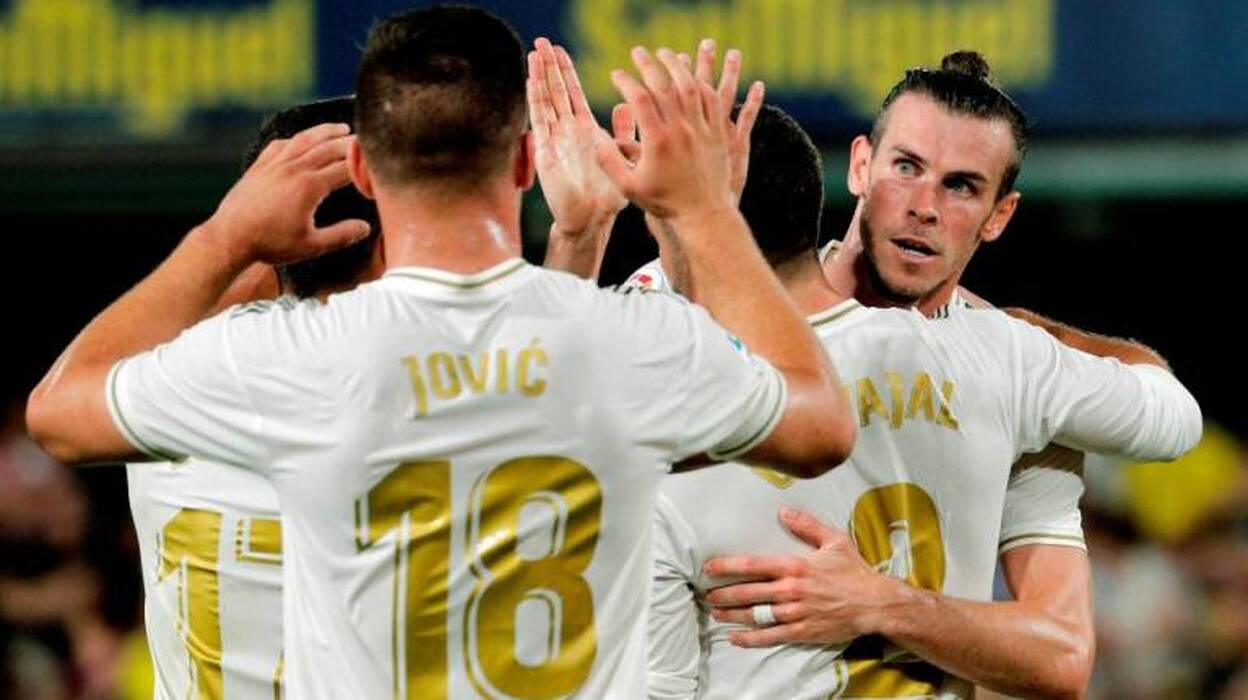 El Atlético remonta hacia el liderato y el Madrid tropieza