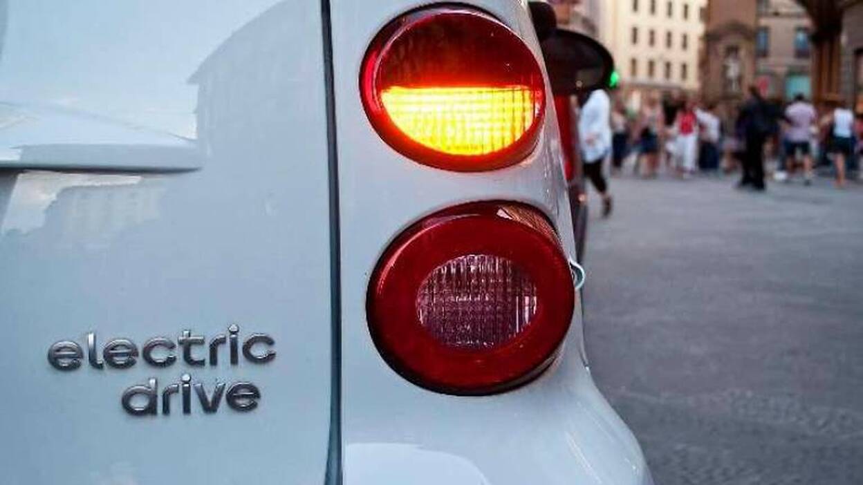 El PSOE recupera la prohibición de la venta de coches de combustión para 2040