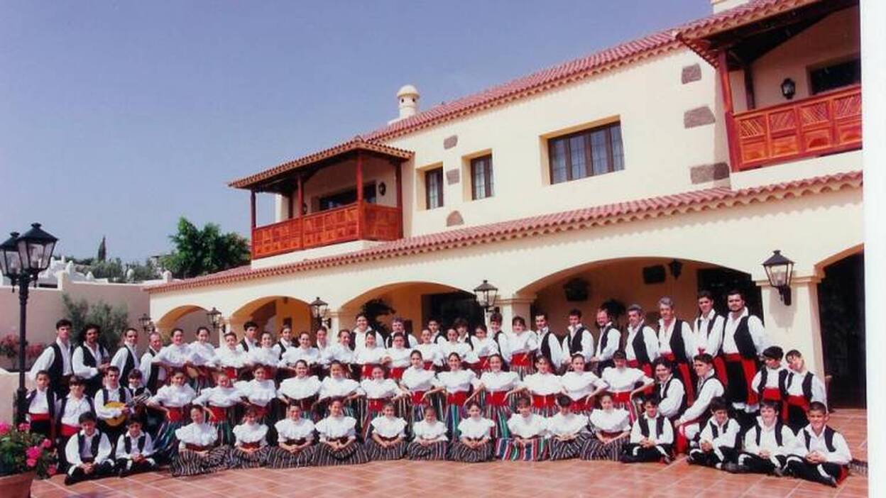 El folclore y el baile tradicional de toda Canarias se cita en Teror