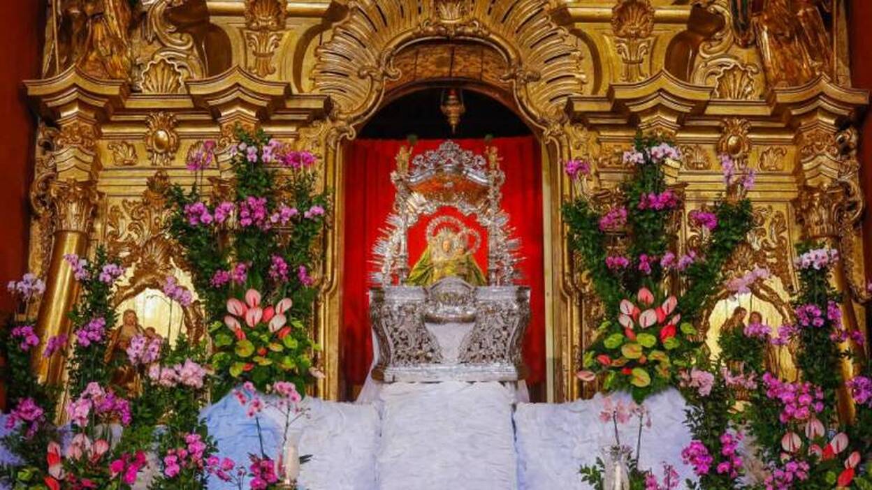 La Virgen del Pino baja con los peregrinos