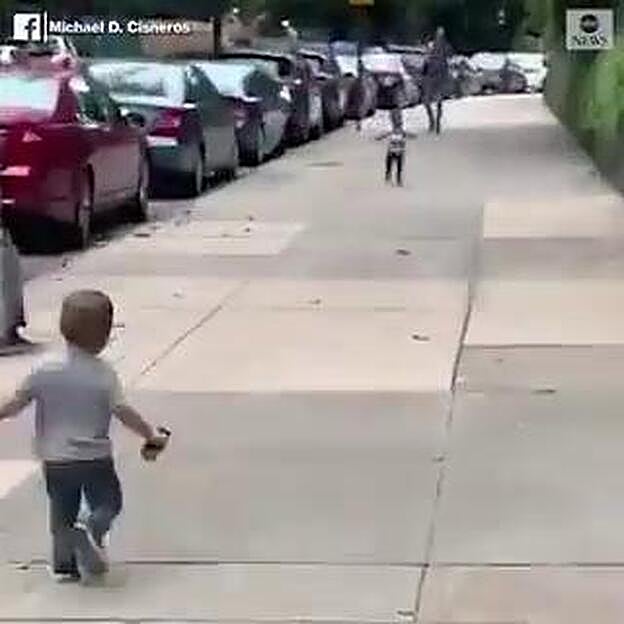 El abrazo más emotivo entre dos niños