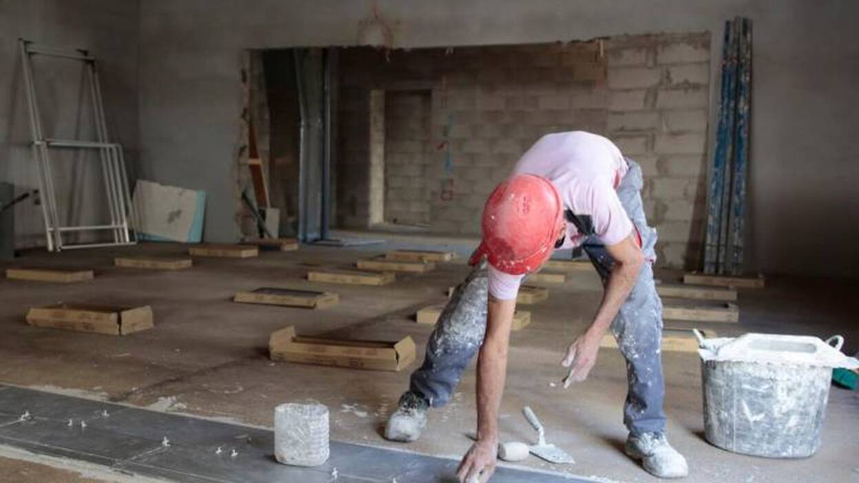 La construcción se ralentiza en Canarias y pierde empleo