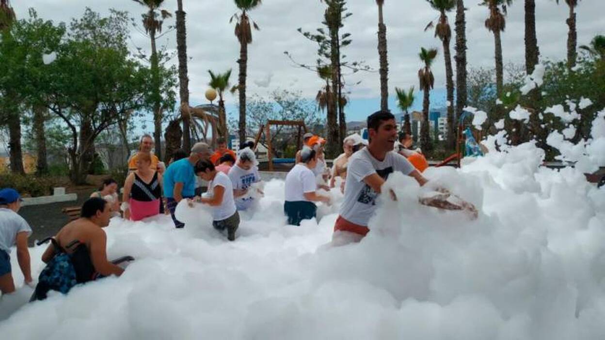 Fiesta de la espuma en la Ciudad San Juan de Dios