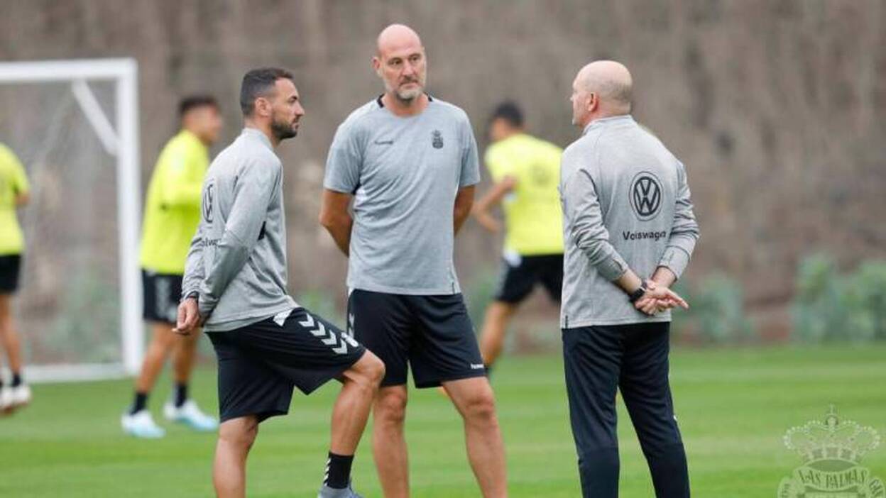 Momo ya ejerce de ayudante en el cuerpo técnico de la primera plantilla