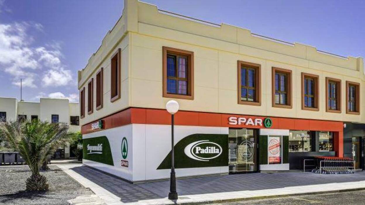 Padilla-Spar desembarca en El Cotillo con un supermercado