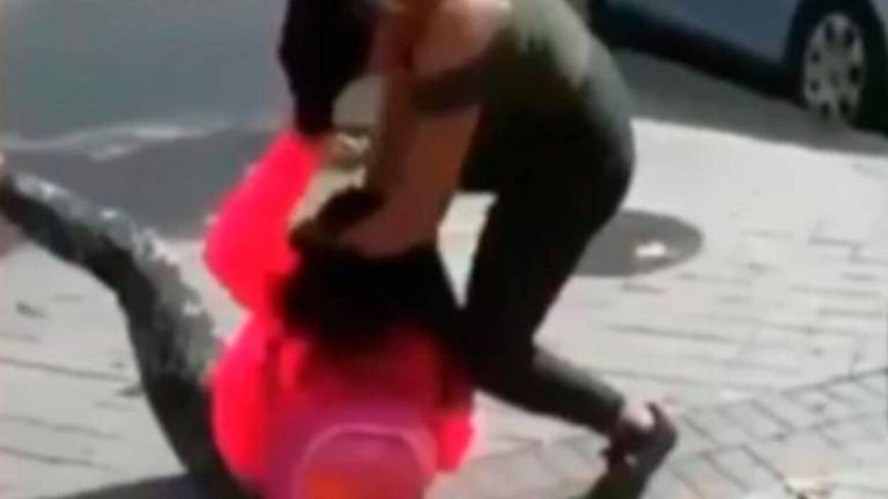 Graban y difunden la paliza a una menor en un instituto