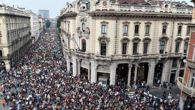 Manifrstacion de estudiantes este viernes en Turín (Italia).