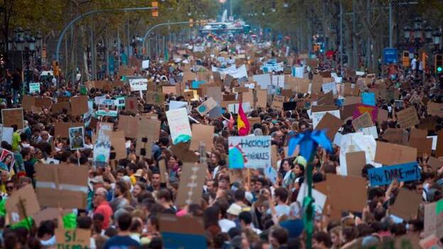 Cientos de miles de jóvenes reclaman frenar la crisis del clima