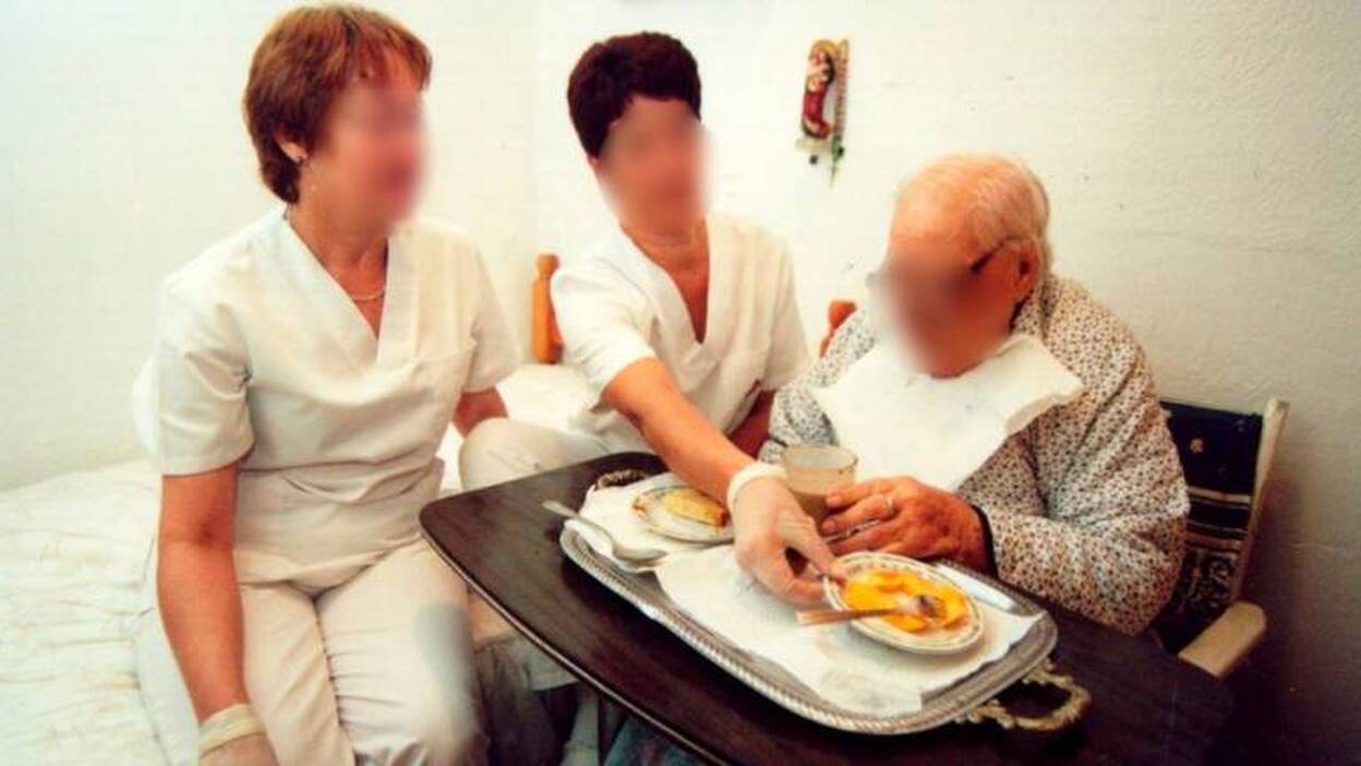 Un informe abre la puerta al copago en la ayuda a domicilio